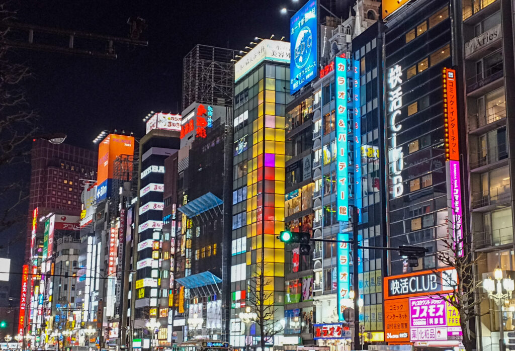 čtvrť Shinjuku v Tokiu