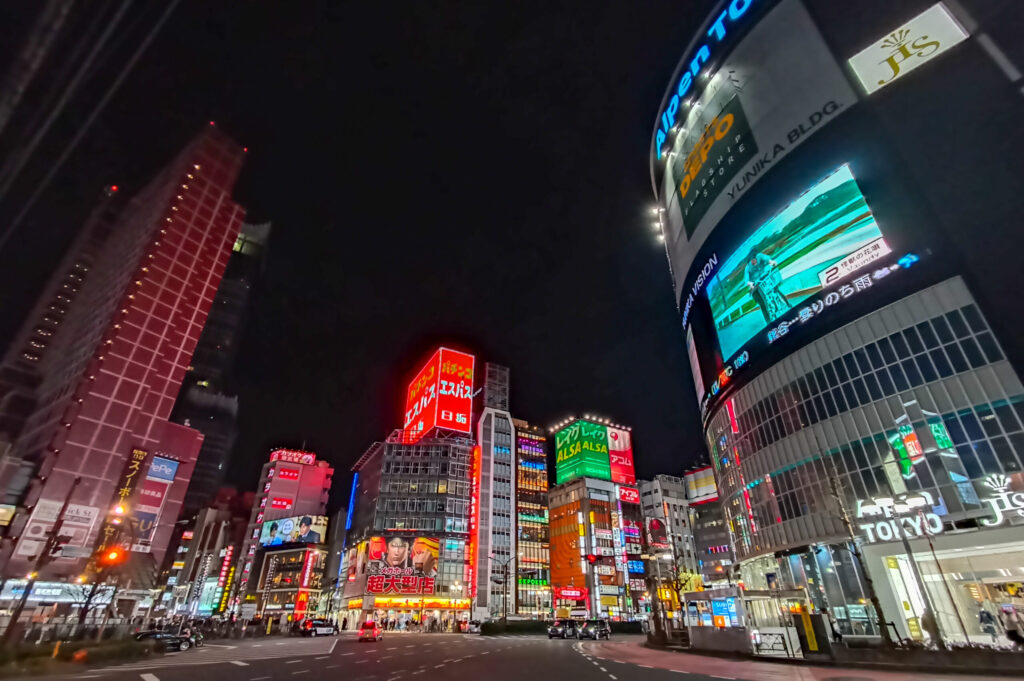 čtvrť Shinjuku v Tokiu