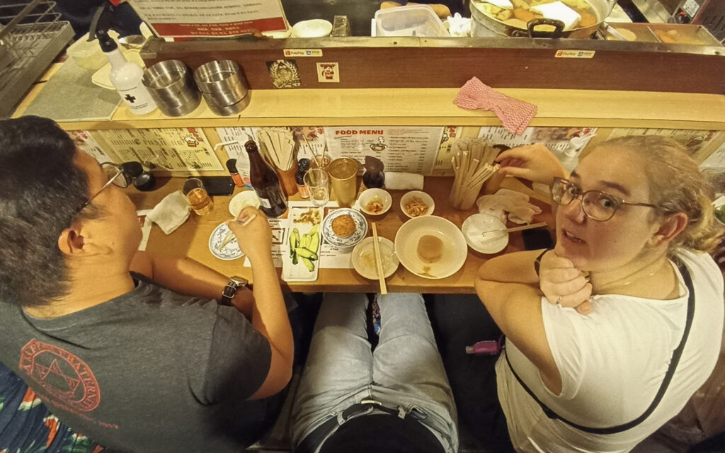 Omoide Yokocho, izakaja, šindžuku, tokio, japonsko