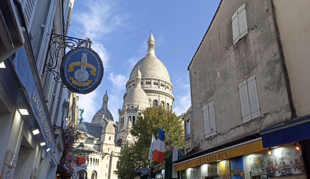 Bazilika Sacre Coeur v Paříži, čtvrť Montmartre