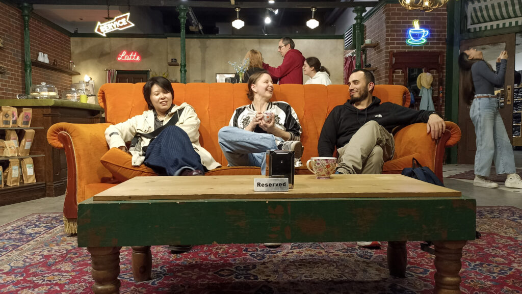 Friends Experience, Paris