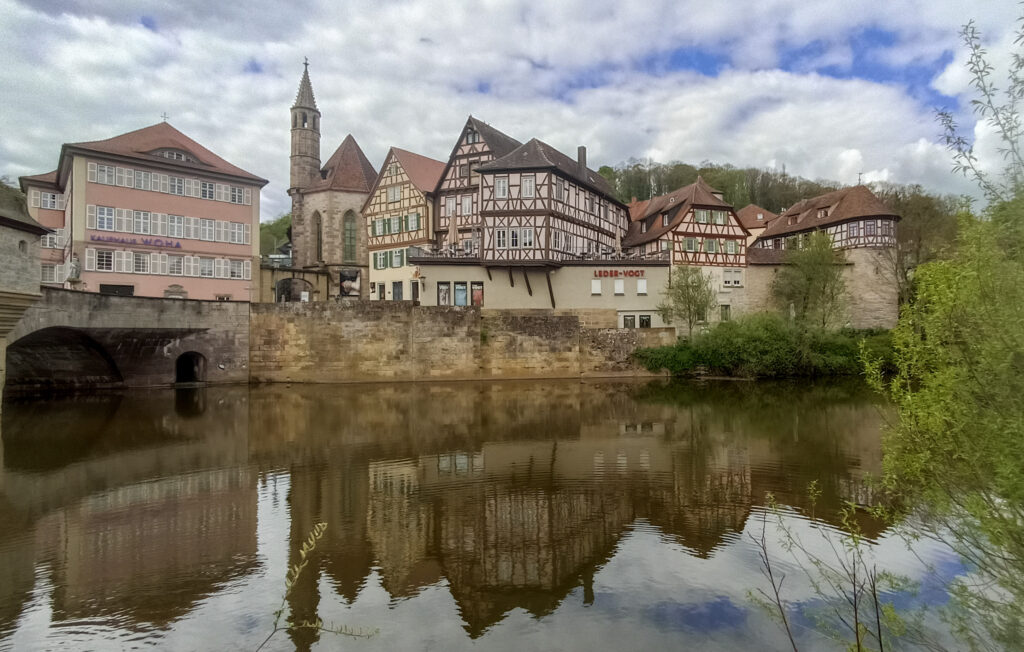 Johanniterkirche a hrázděné domy, schwabisch hall, německo