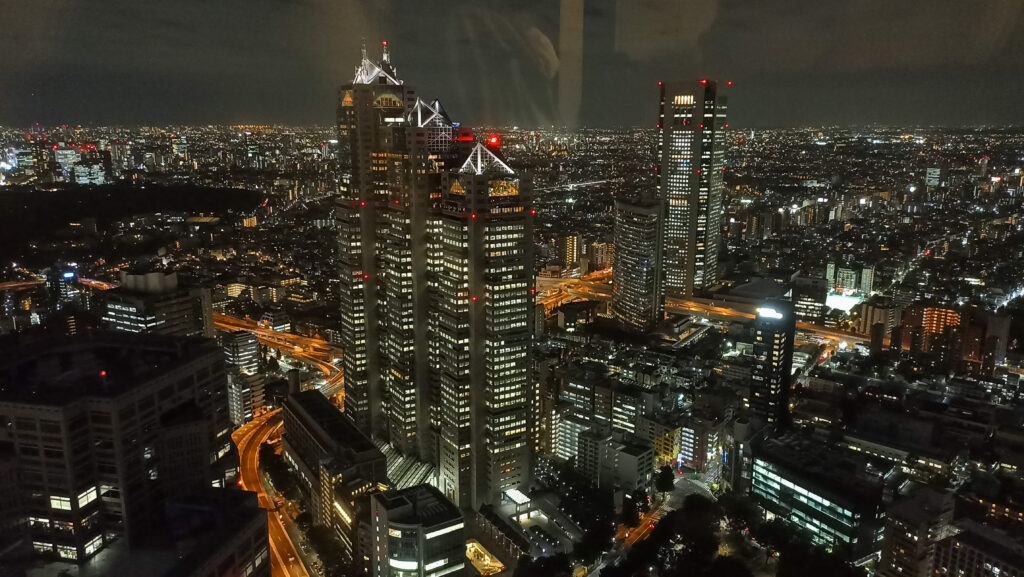 vyhlídka na Tokio z Metropolitan Government Building v noci