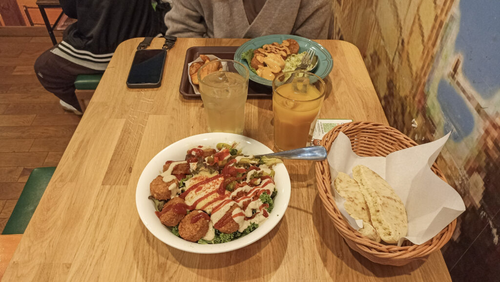 falafel brothers, vegetariánská restaurace v Tokiu