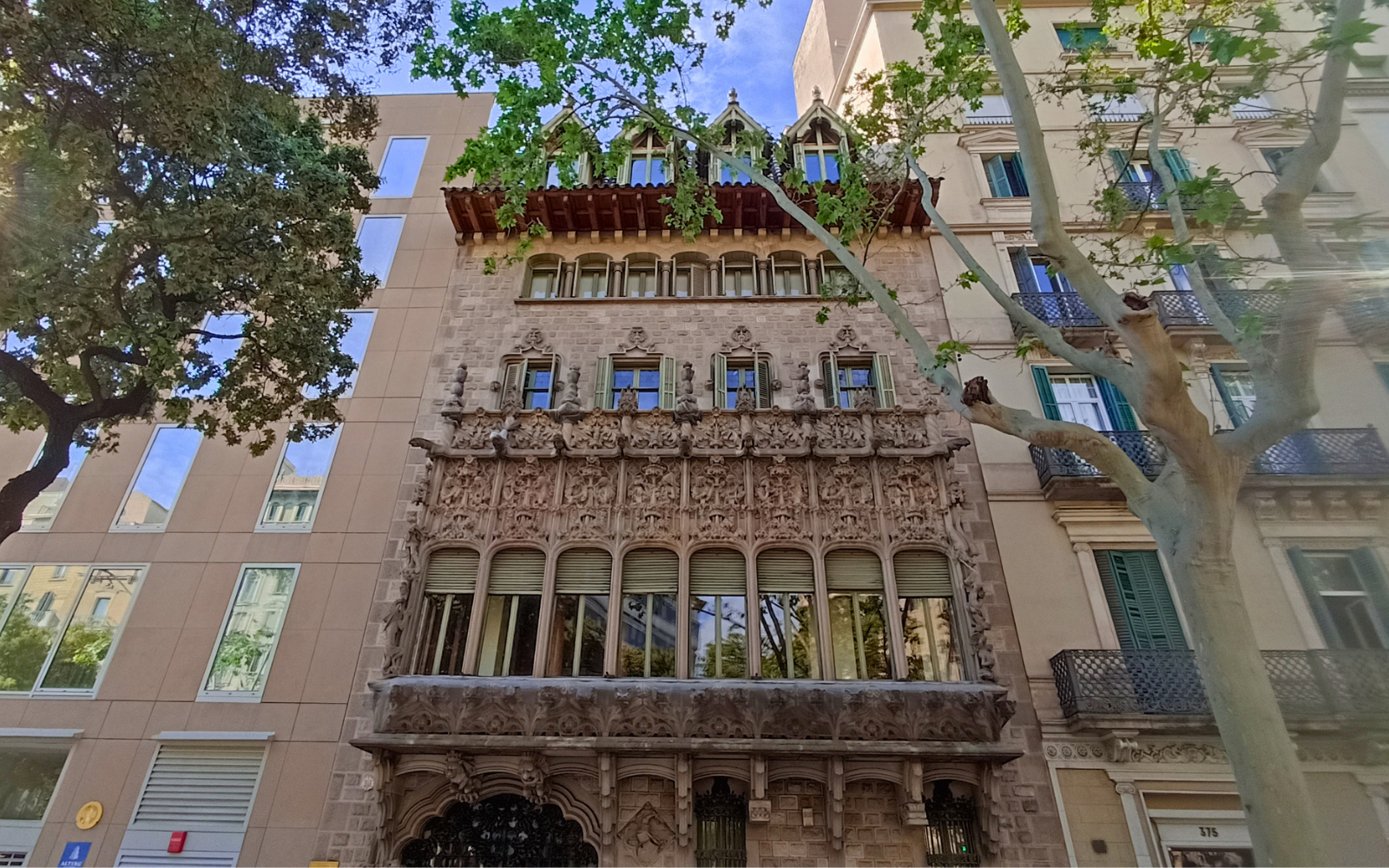 Palau del Baró de Quadras