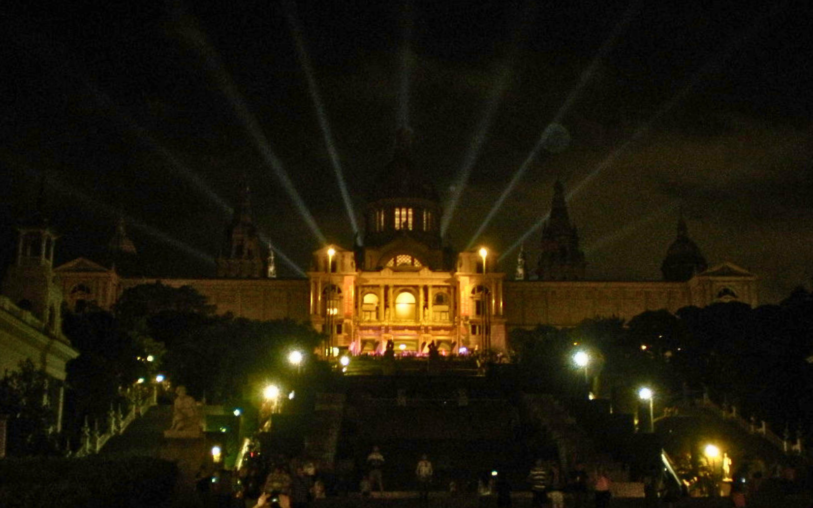 Palau Nacional, Náměstí Placa d’Espanya