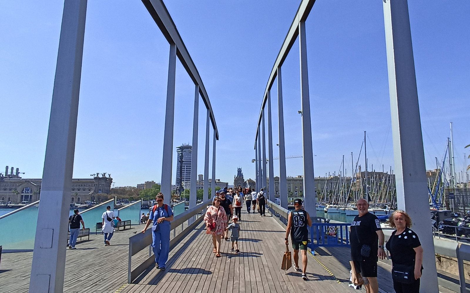 Promenáda Rambla De Mar, přístav port vell, barcelona